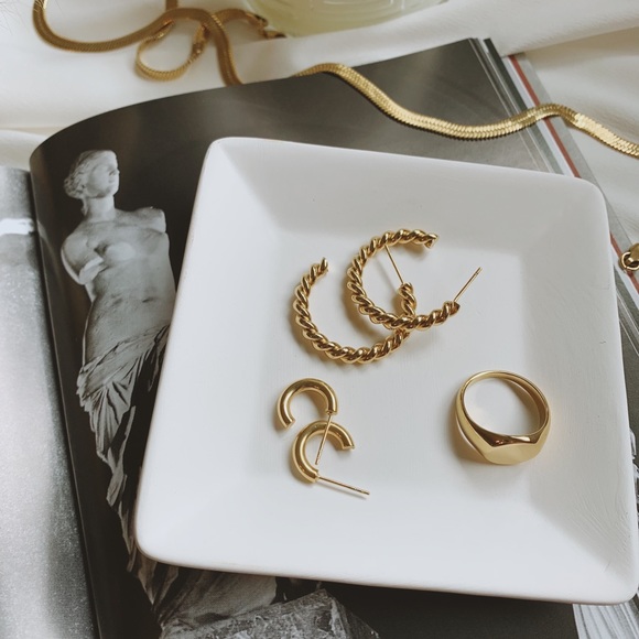 18k Gold Small Hoop Earrings Minimalist - Picture 2 of 9